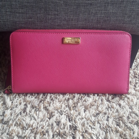 kate spade Handbags - Final Sale!💋 🍰Fuschia Rose Kate Spade Wallet🍰
